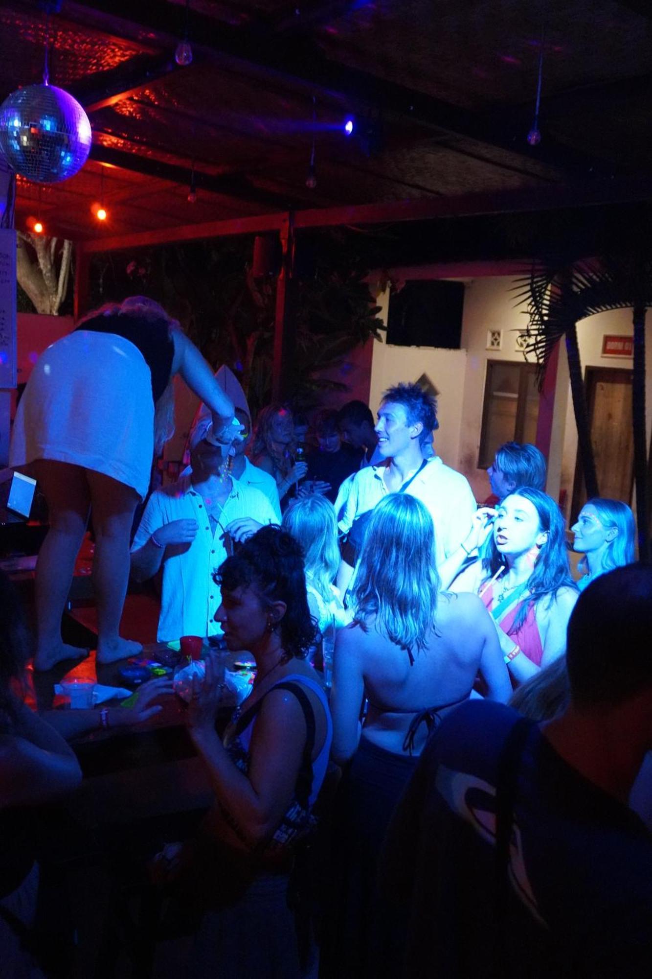 Indonesia Backpacker Hostels Kuta  Kültér fotó