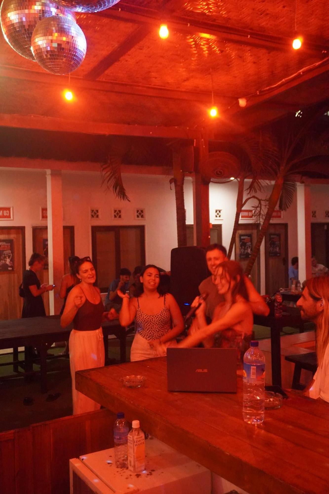 Indonesia Backpacker Hostels Kuta  Kültér fotó
